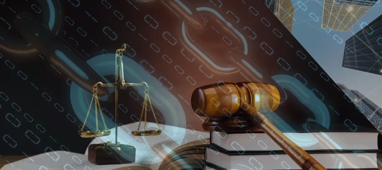 magem com martelo de juiz sobre livros, sobreposição de códigos binários e ícones digitais, representando a interseção entre direito, finanças públicas e blockchain na tokenização de precatórios no Brasil.