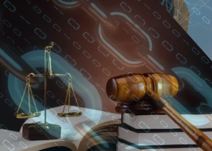 magem com martelo de juiz sobre livros, sobreposição de códigos binários e ícones digitais, representando a interseção entre direito, finanças públicas e blockchain na tokenização de precatórios no Brasil.