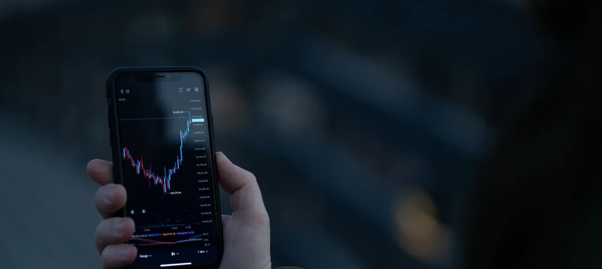 "Análise de mercado de Bitcoin no celular para operar opções"