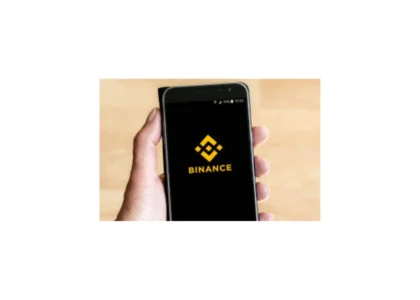 Imagem mostrando celular com logo da Binance, ilustrando envio seguro para wallet em 2025