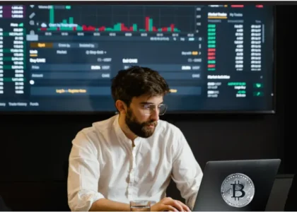 Trader operando opções de Bitcoin com gráficos de derivativos ao fundo