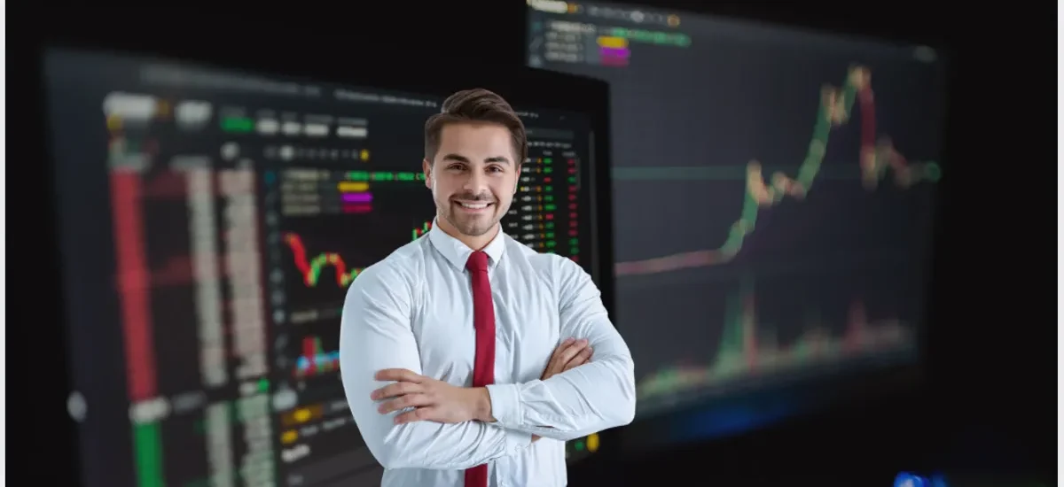 Homem de camisa branca e gravata vermelha com gráficos de mercado ao fundo, ilustrando o conceito de chamada de margem no mercado de criptomoedas