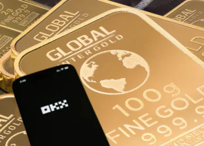 Cartão digital representando RWA lastreado em ouro na OKX, ilustrando a tokenização de ouro físico e a integração entre ativos do mundo real e o ecossistema cripto