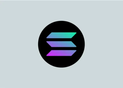 Logo da Solana em fundo claro, representando a blockchain de alta performance usada em pools de liquidez, DeFi e aplicações de rendimento.