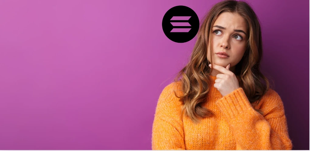 Pessoa refletindo diante de um fundo roxo com o logo da Solana, representando análise estratégica, tomada de decisão consciente e gestão de range em pools de liquidez no ecossistema Solana DeFi.