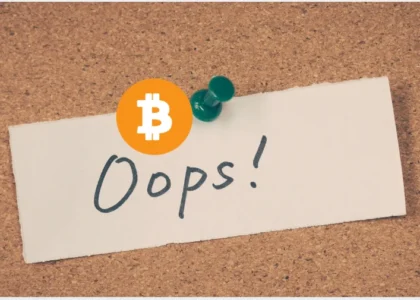 Bilhete preso em um mural com a palavra “Oops” e símbolo do Bitcoin, representando erros comuns e descuidos no planejamento da herança de Bitcoin que podem levar à perda definitiva dos ativos.