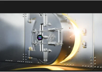 Cofre metálico futurista parcialmente aberto, com luz dourada intensa escapando do interior, simbolizando vaults em Solana, proteção de liquidez e segurança estratégica de capital on-chain.