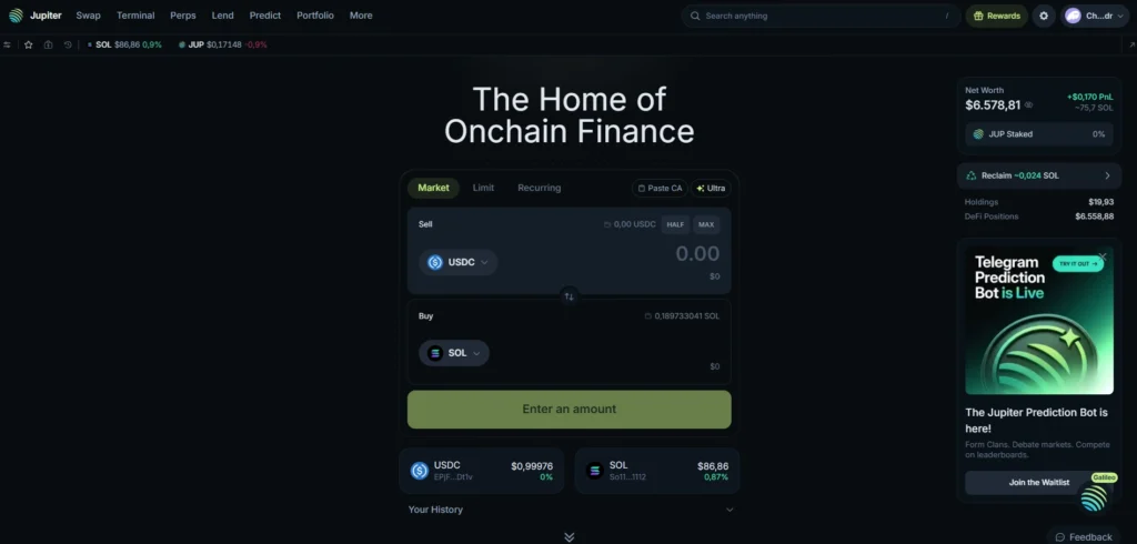 Captura de tela da interface principal da Jupiter Exchange (jup.ag) em modo escuro. O centro exibe o widget de swap "The Home of Onchain Finance" com opções para Market, Limit e Recurring trades. À direita, um painel de portfólio mostra um "Net Worth" de US$ 6.578,81 e um card promocional para o "Jupiter Prediction Bot". O menu superior lista abas como Swap, Terminal, Perps, Lend e Predict.